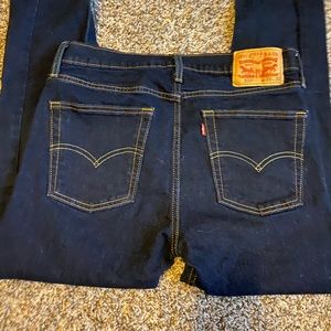 Men’s Levi dark wash jeans
